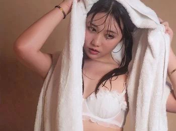 [喵糖映画]Vol.279_白色蕾丝内衣小美女私房浴室里白色浴巾裹身湿身诱惑写真23P